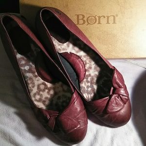 NIB Born flat size 10